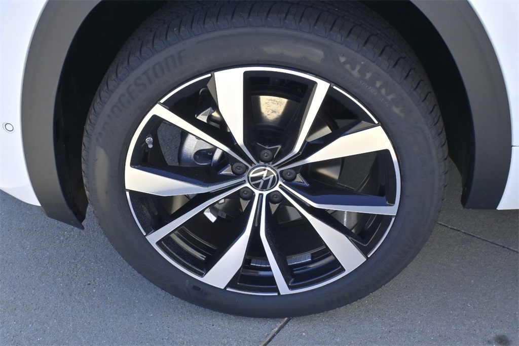 2026 Volkswagen Atlas SEL Premium R-Line photo 7