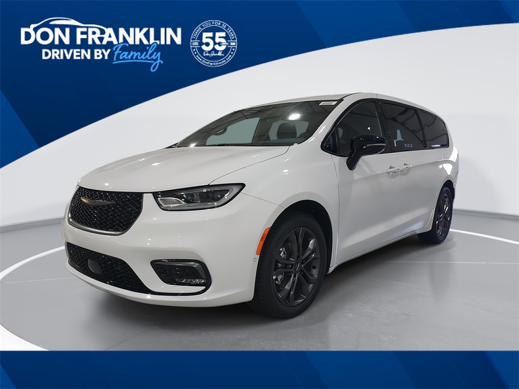 2026 Chrysler Pacifica Select's photo