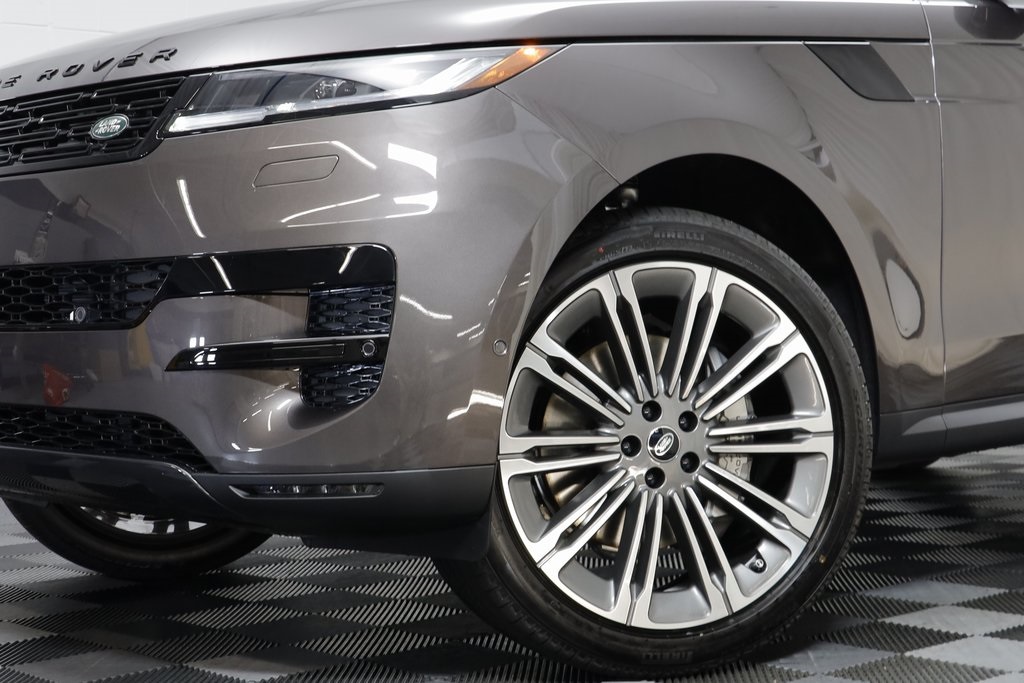 2025 Land Rover Range Rover Sport SE photo 2