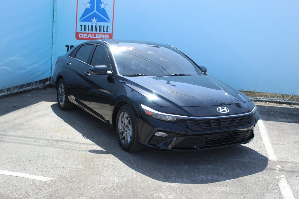 2024 Hyundai Elantra SEL photo 4