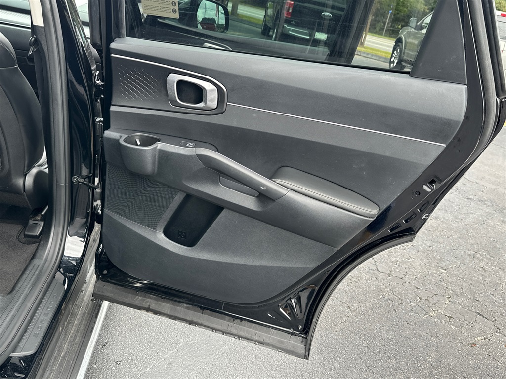 2023 Kia Sorento S photo 16