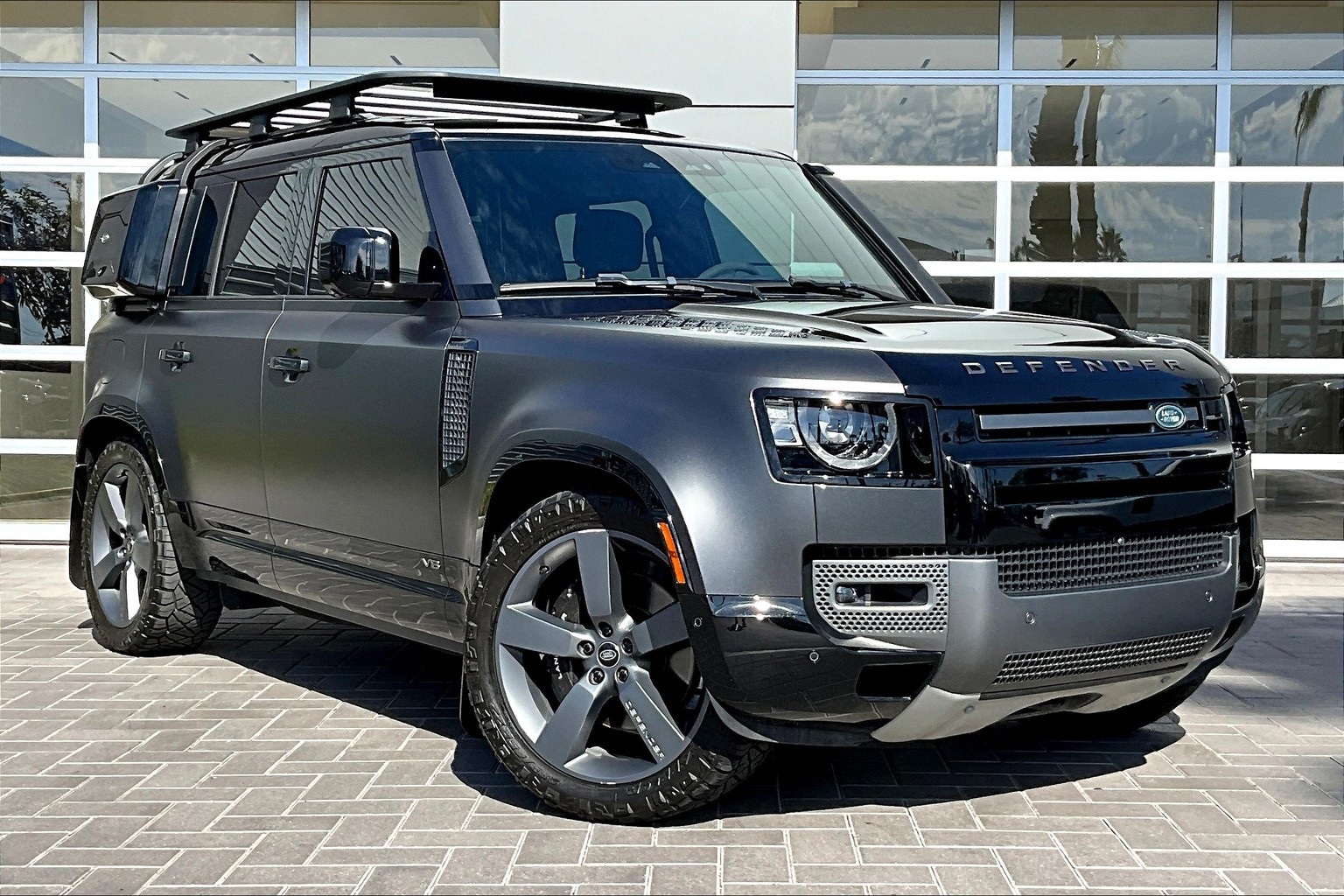 2023 Land Rover Defender 110 V8 Carpathian Edition photo 3