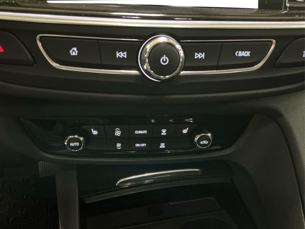 2018 Buick Regal TourX Essence photo 17