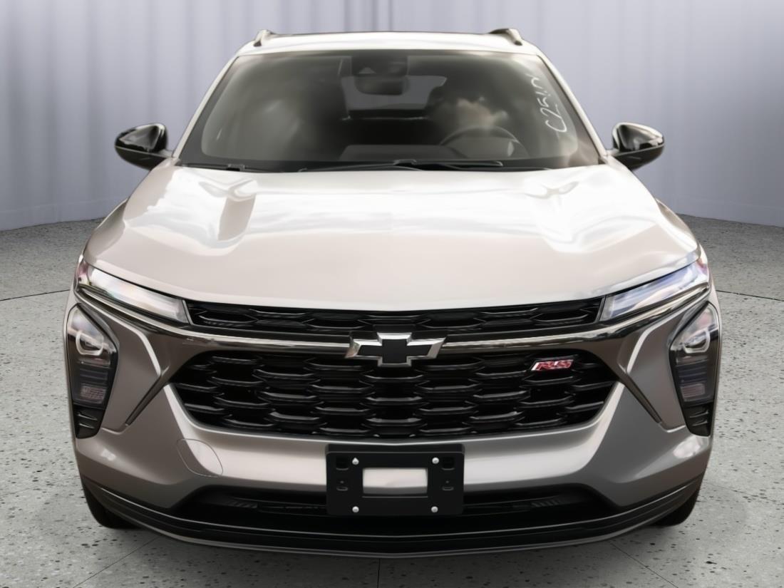 2025 Chevrolet Trax photo 2