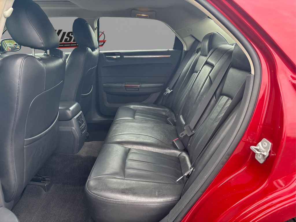 2010 Chrysler 300 C photo 7
