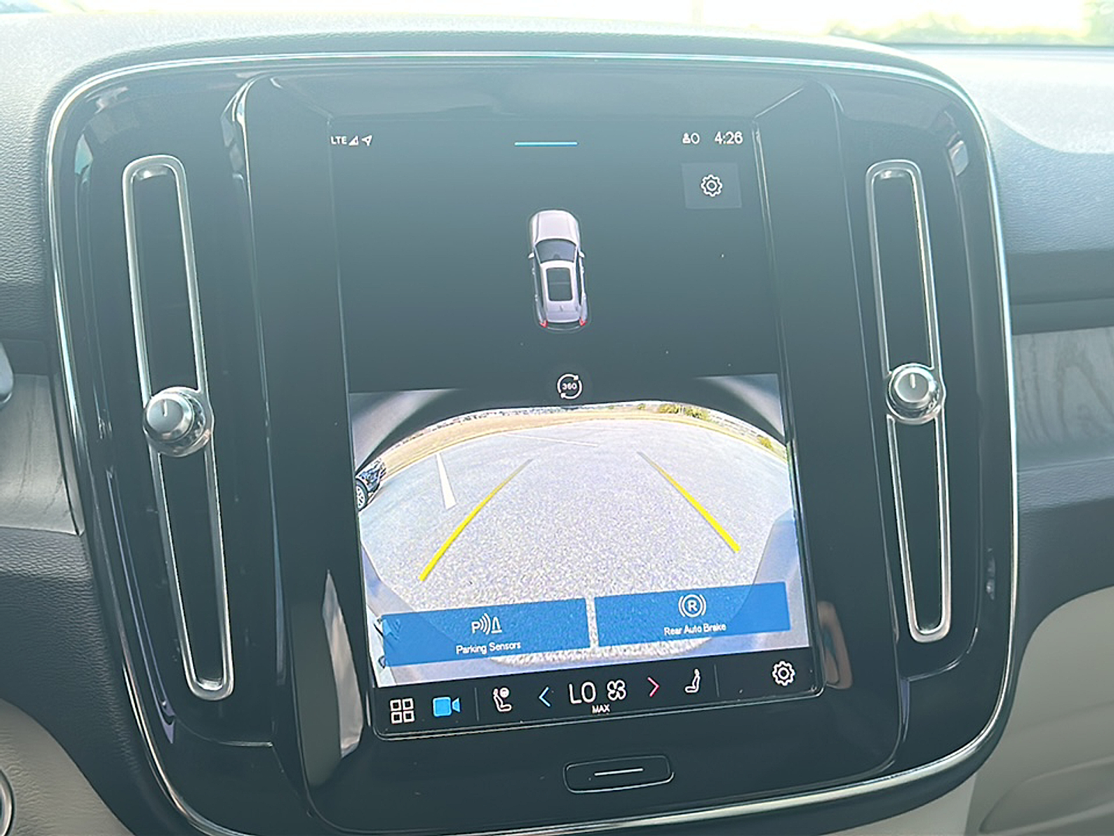 2023 Volvo XC40 Plus photo 18