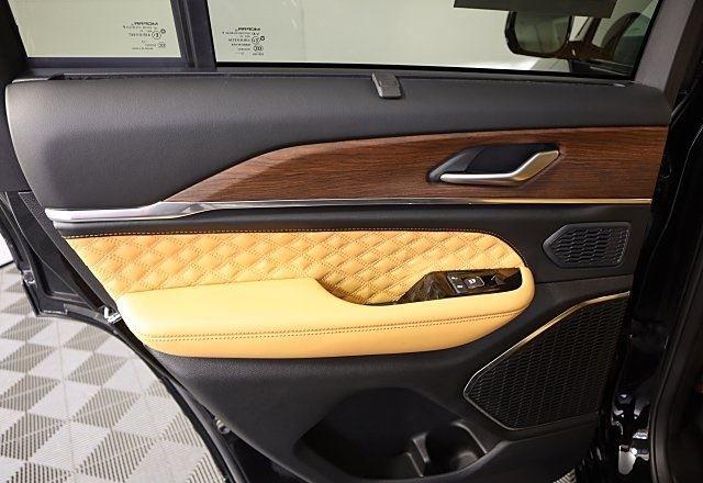 2024 Jeep Grand Cherokee Summit photo 22