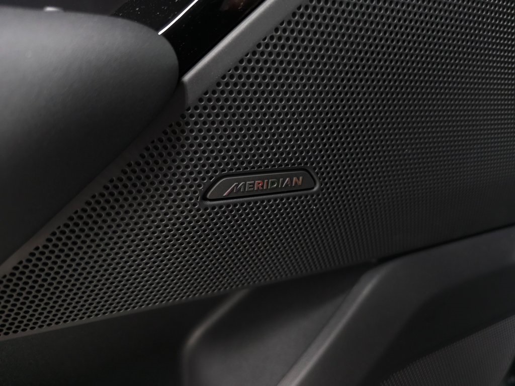 2026 LAND ROVER RANGE ROVER VELAR - Image 12