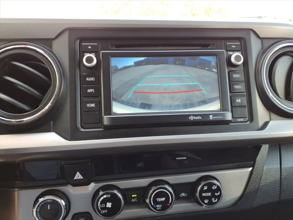 2016 Toyota Tacoma SR5 photo 18