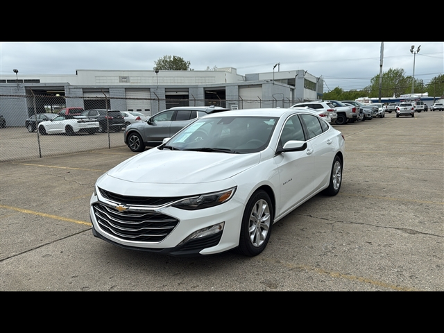 2024 Chevrolet Malibu 1LT photo 2