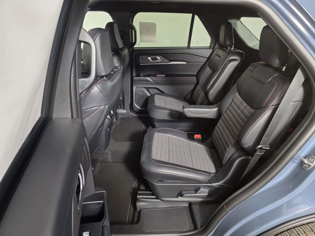 2025 Ford Explorer ST-Line photo 15