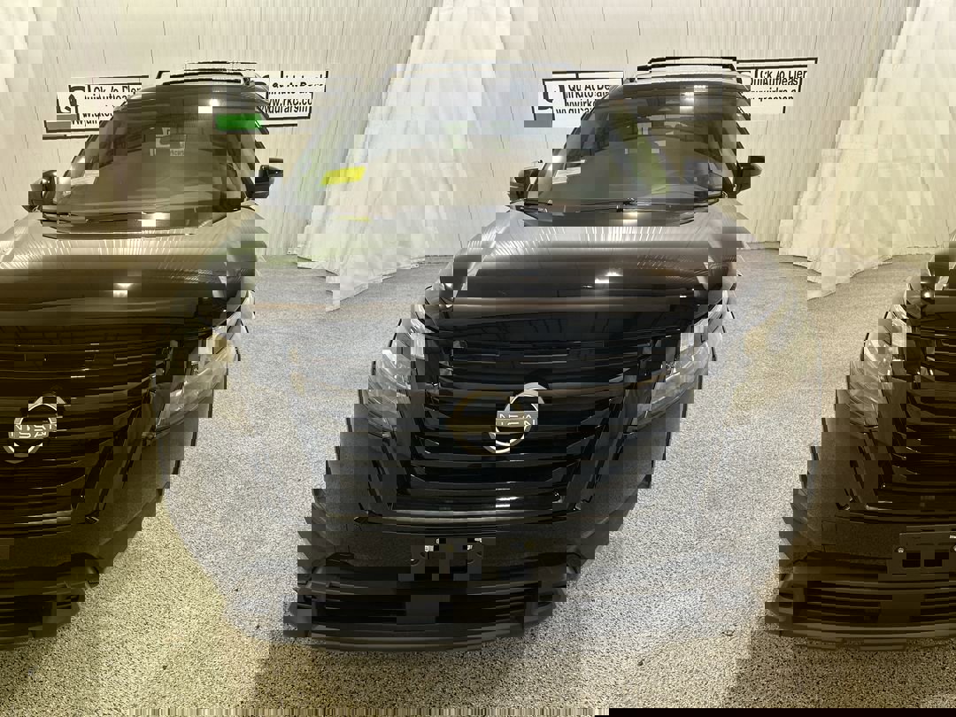 2025 Nissan Pathfinder SV photo 2