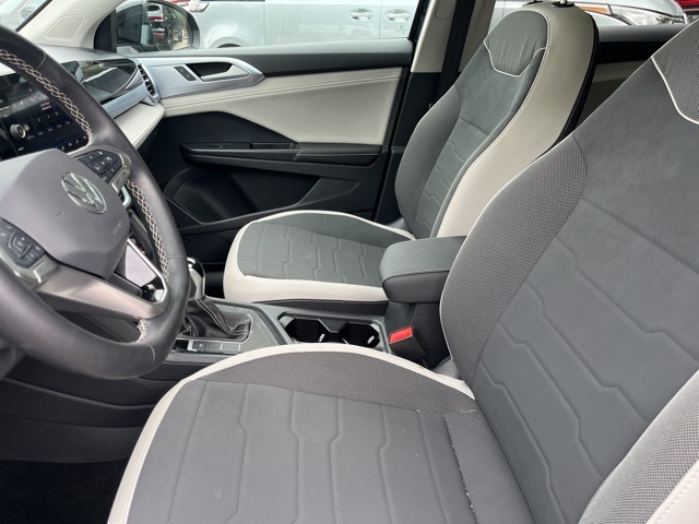 2025 Volkswagen Taos SE photo 4