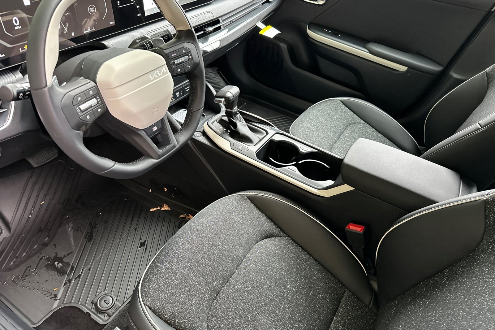 2025 Kia K4 GT-Line photo 5