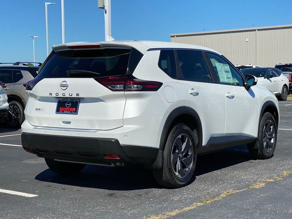 2026 Nissan Rogue SV photo 4