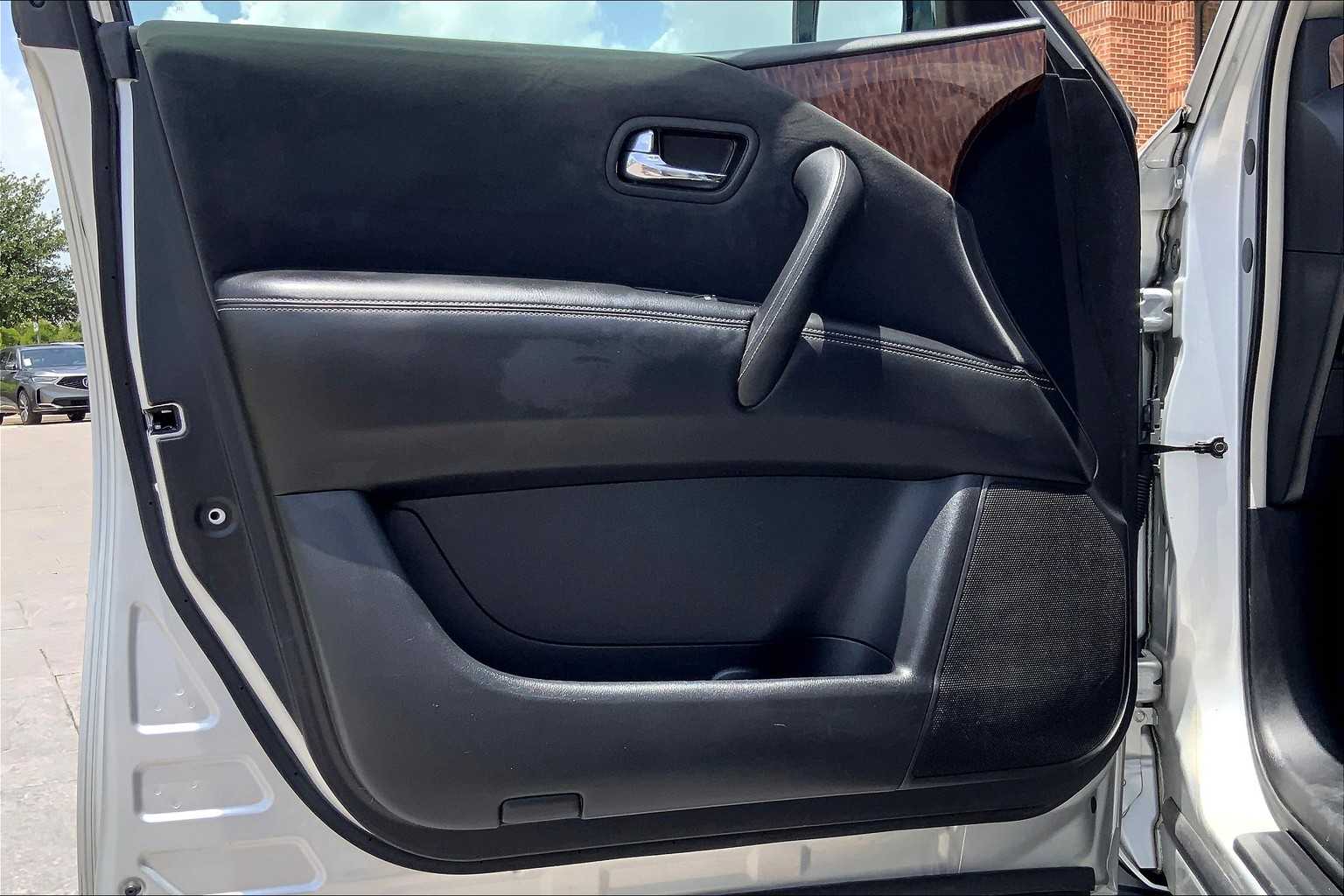 2019 Nissan Armada SV photo 18