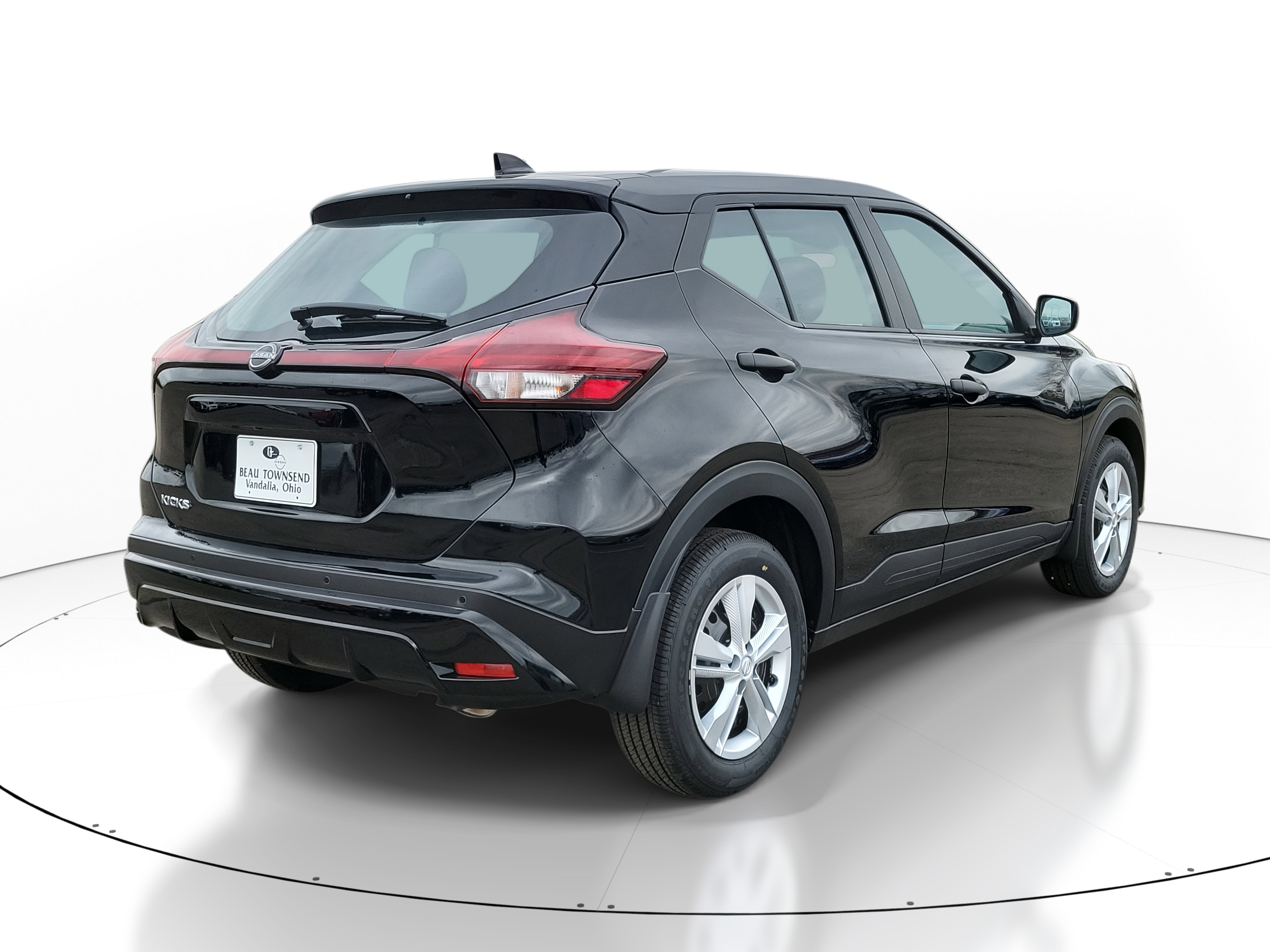 2025 Nissan Kicks Play S photo 3