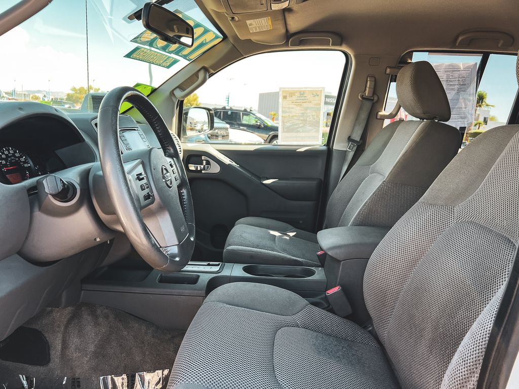 2017 Nissan Frontier SV photo 21