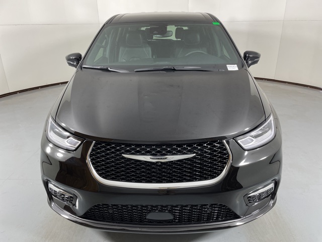 2026 Chrysler Pacifica photo 3