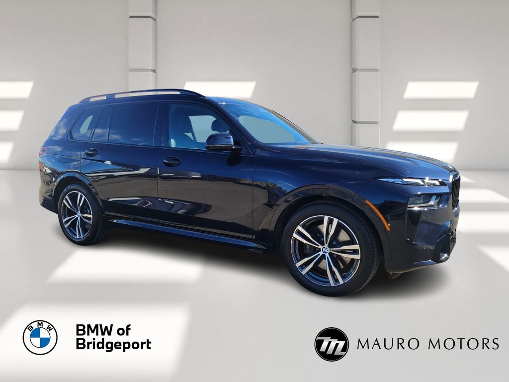 2023 BMW X7 40i's photo