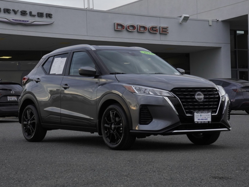 2024 Nissan Kicks SV's photo