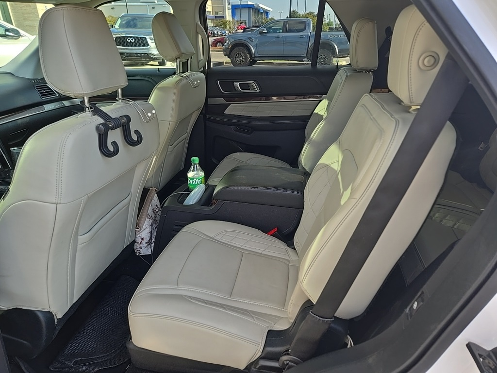 2019 Ford Explorer Platinum photo 7