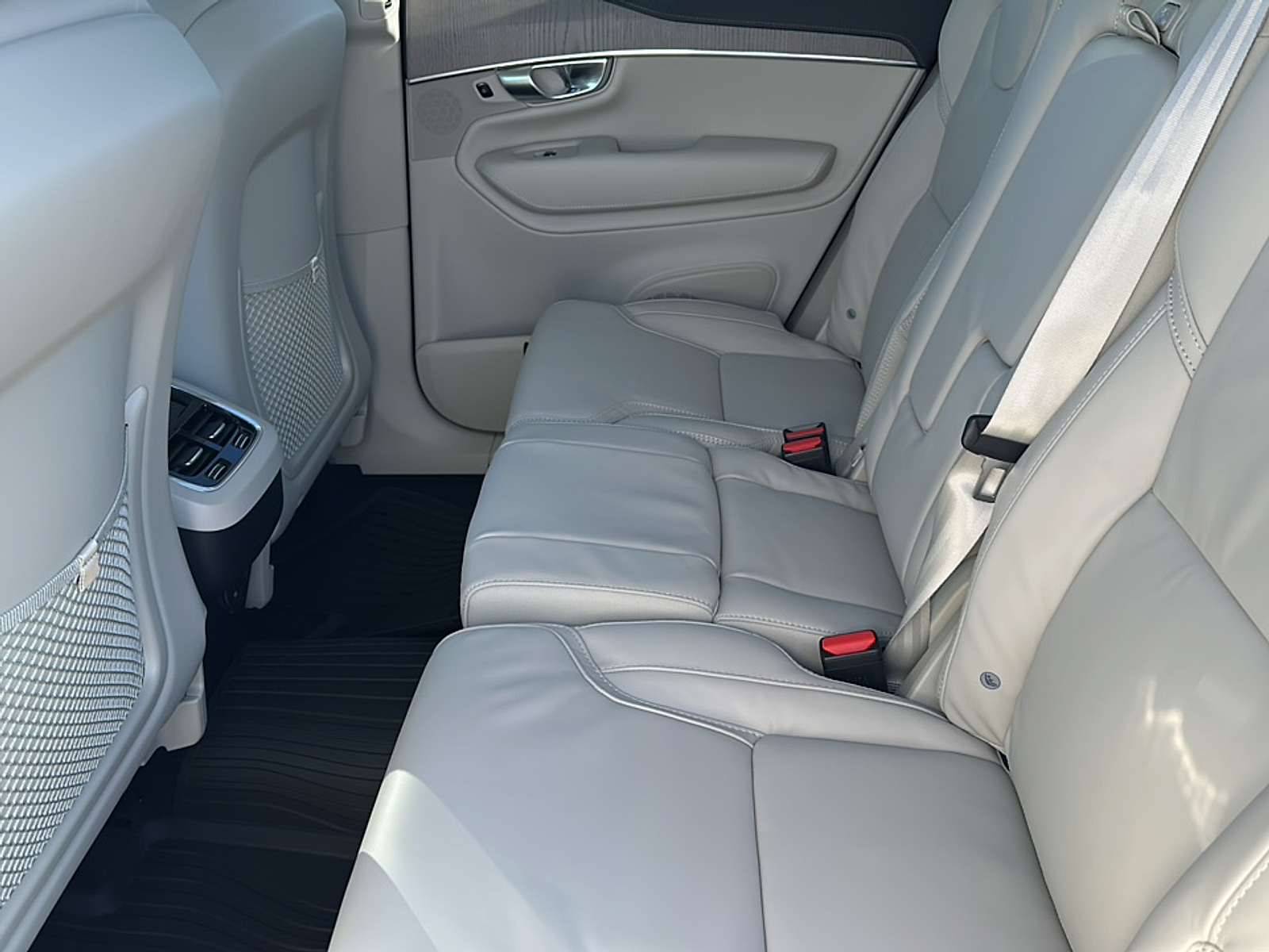 2025 Volvo XC90 AWD photo 7