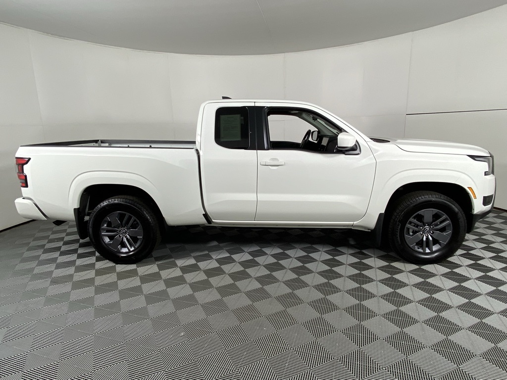 2025 Nissan Frontier SV photo 11