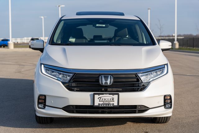 2023 Honda Odyssey Touring photo 2