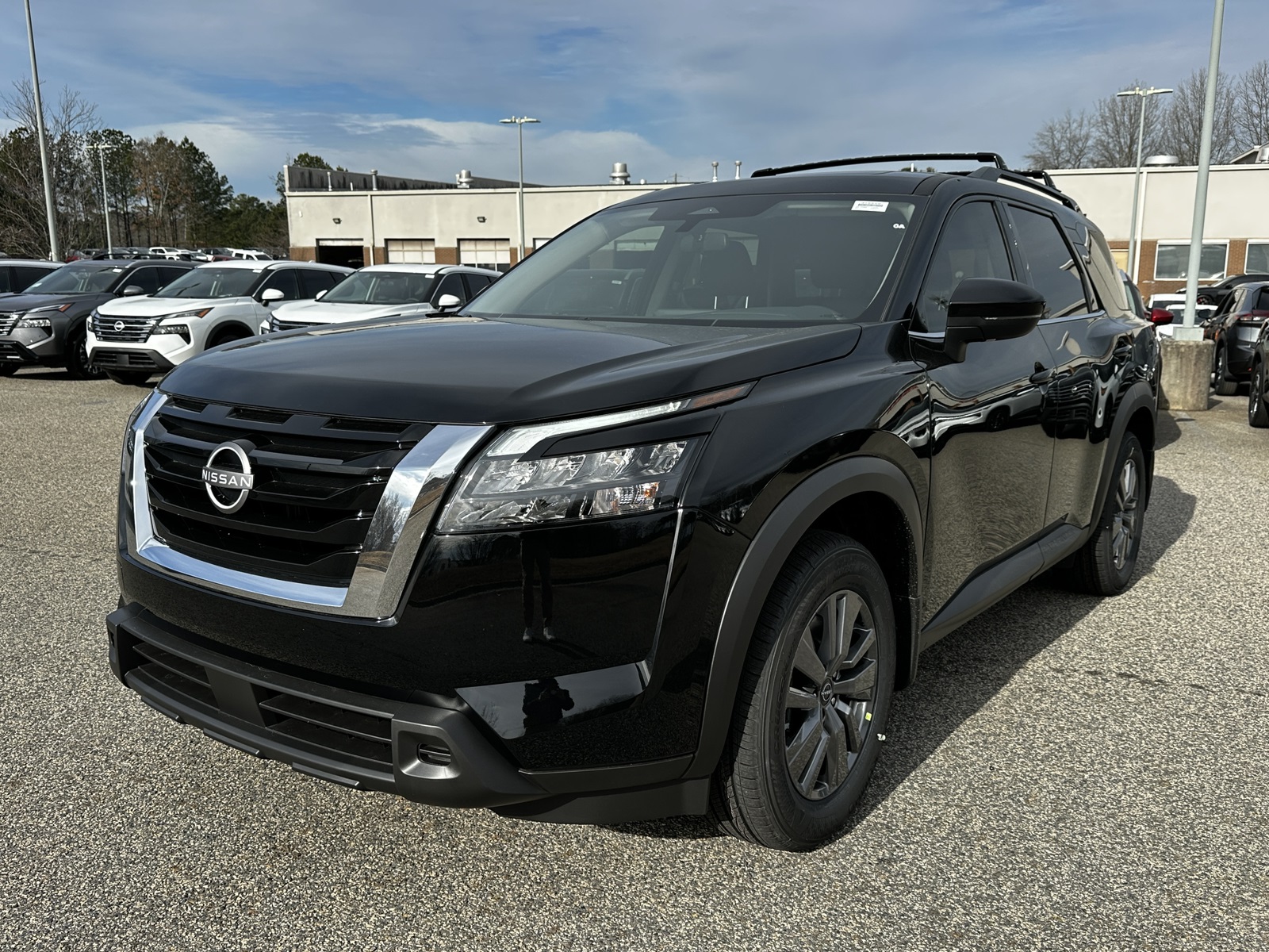 2025 Nissan Pathfinder SV's photo