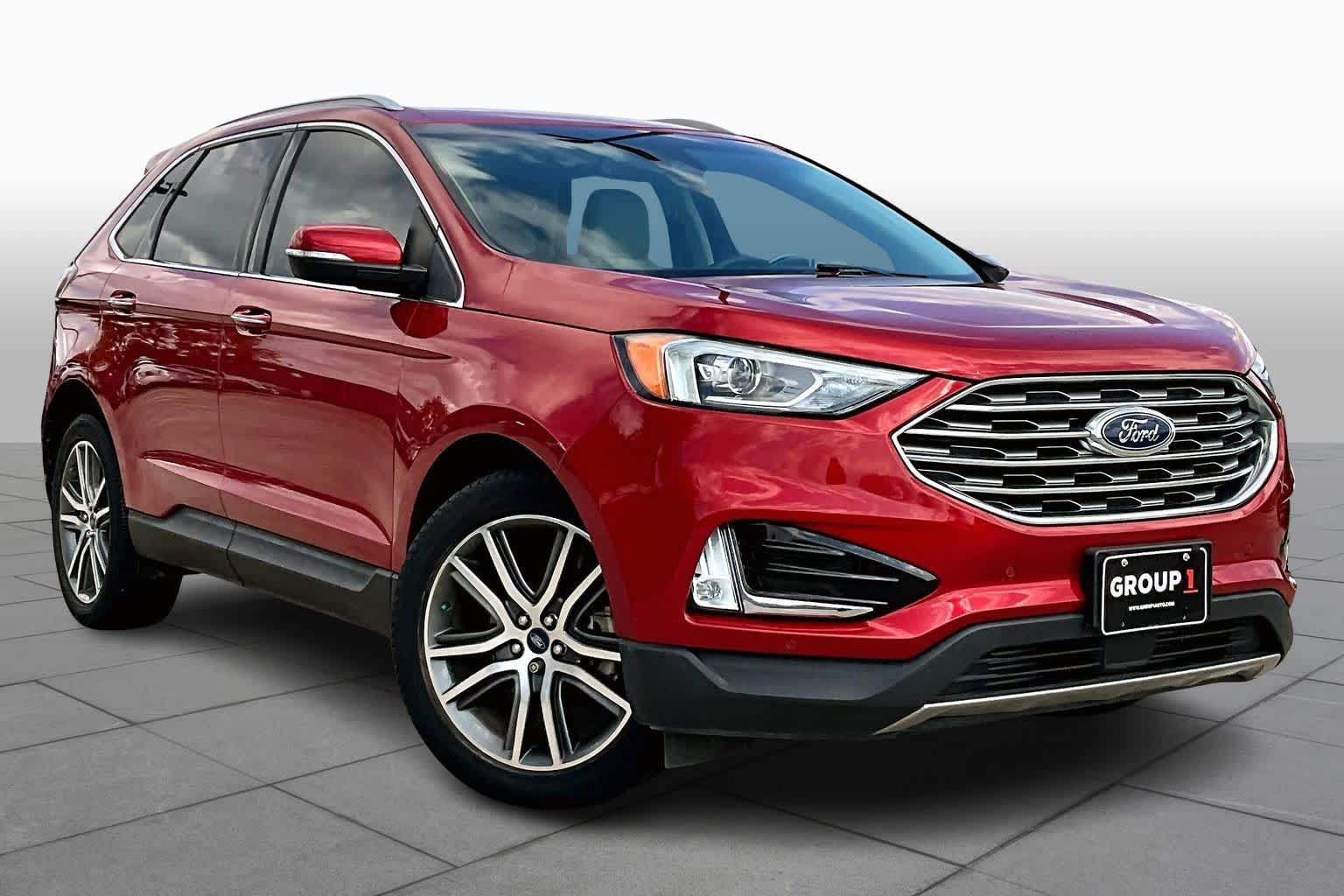 2020 Ford Edge Titanium photo 2
