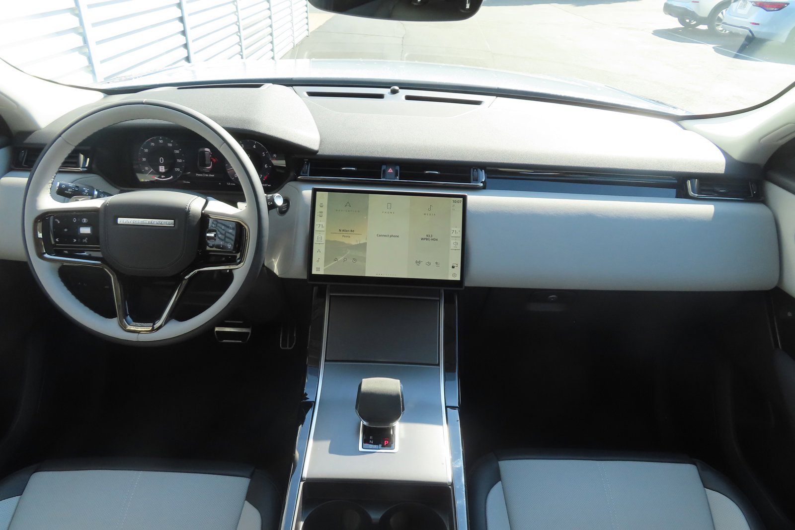 2025 Land Rover Range Rover Velar SE photo 4