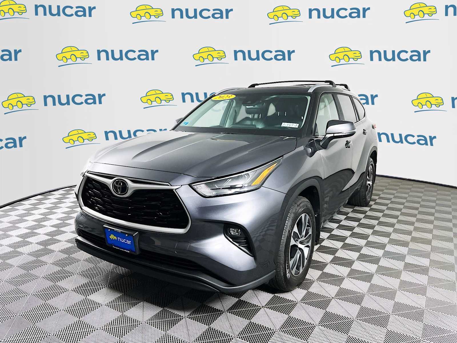 2023 Toyota Highlander XLE photo 2