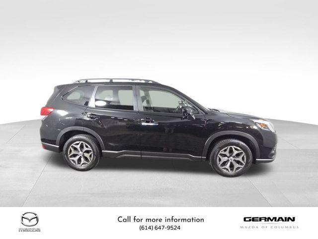 2022 Subaru Forester Premium photo 4