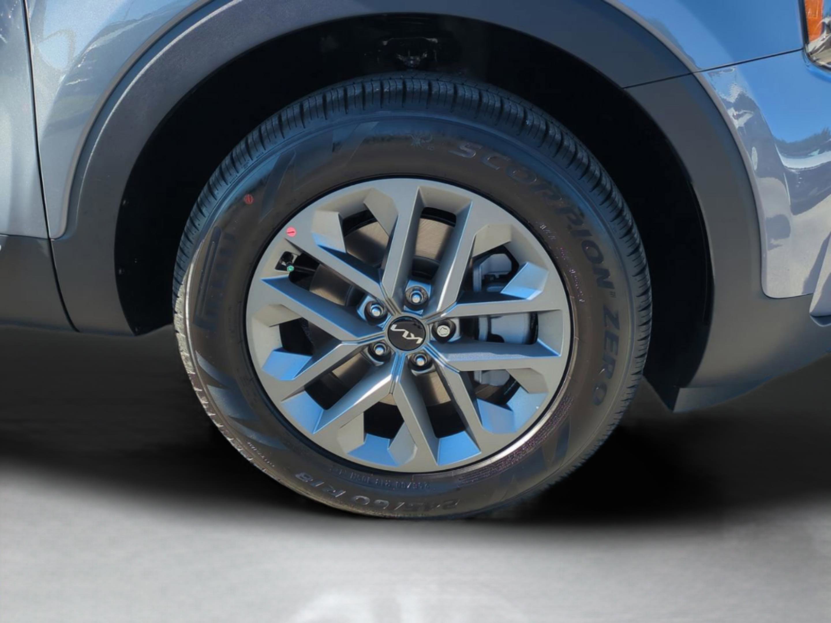 2025 Kia Telluride LX photo 10