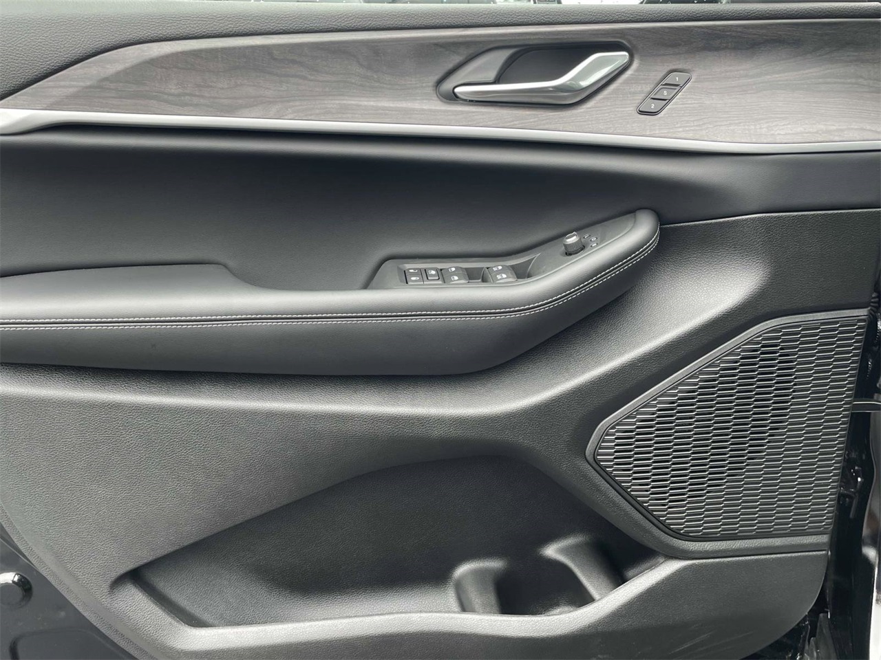 2025 Jeep Grand Cherokee Altitude X photo 13