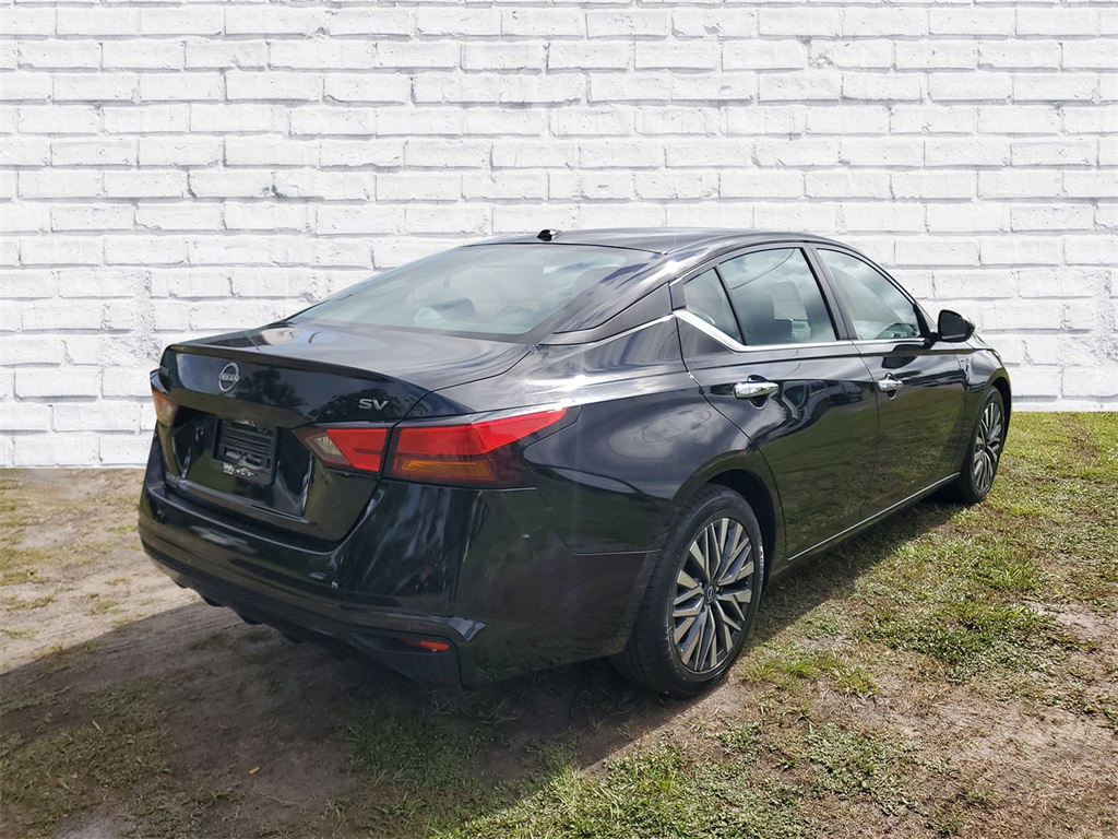 2023 Nissan Altima 2.5 SV photo 2