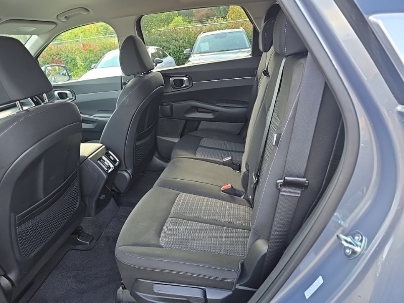 2025 Kia Sorento LX photo 24
