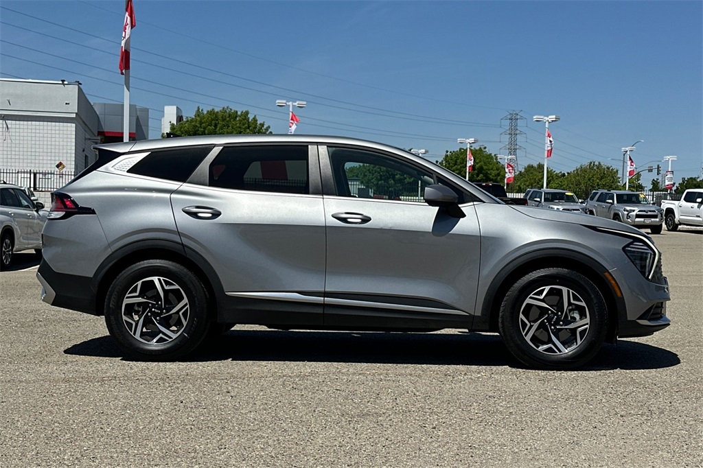 2024 Kia Sportage LX photo 3