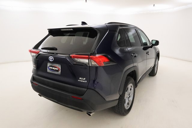 2022 Toyota RAV4 Hybrid XLE photo 2