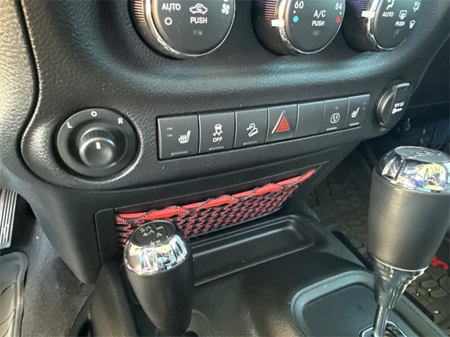 2017 Jeep Wrangler Unlimited Rubicon Recon photo 26