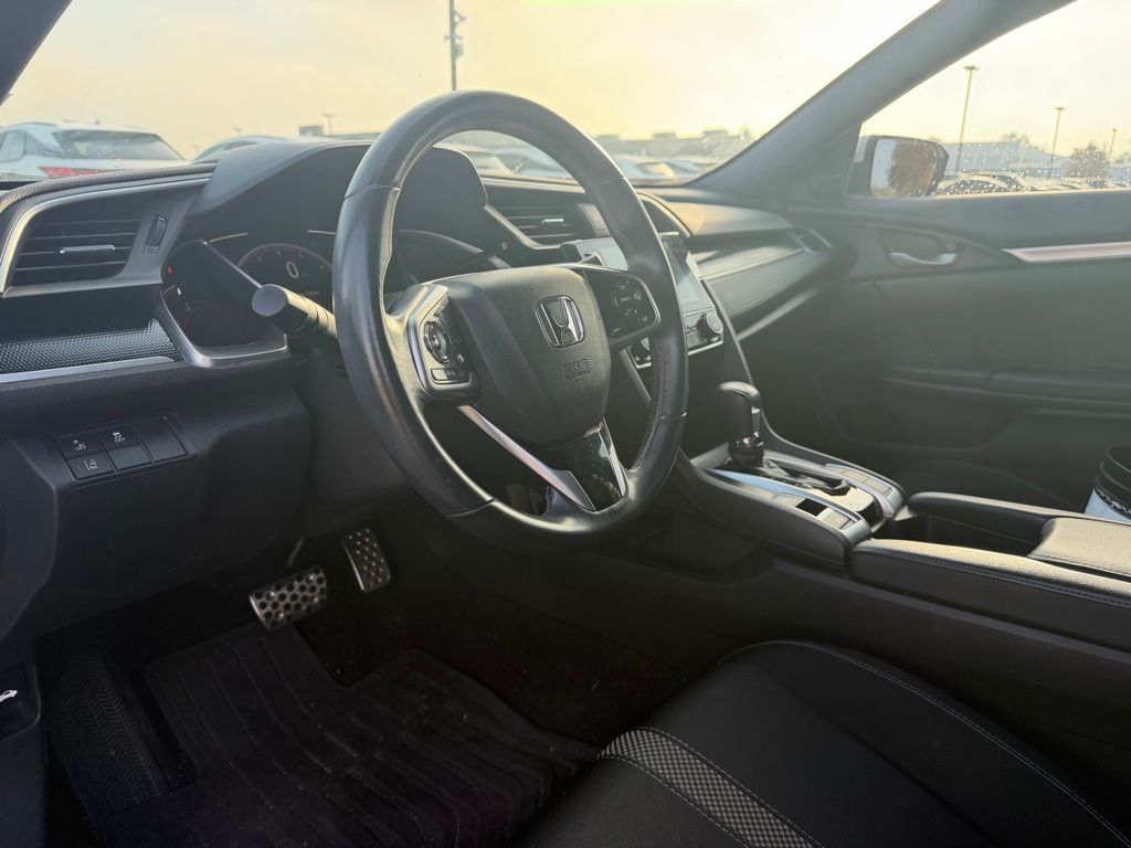2019 Honda Civic Sport photo 2