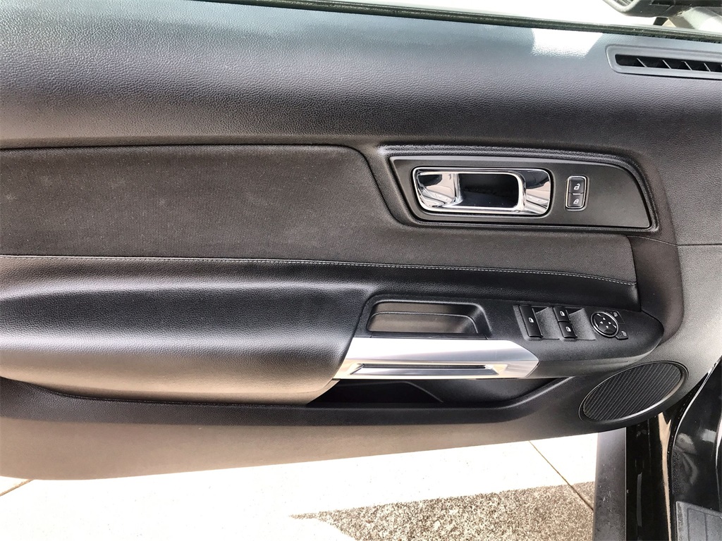 2015 Ford Mustang V6 Convertible photo 13