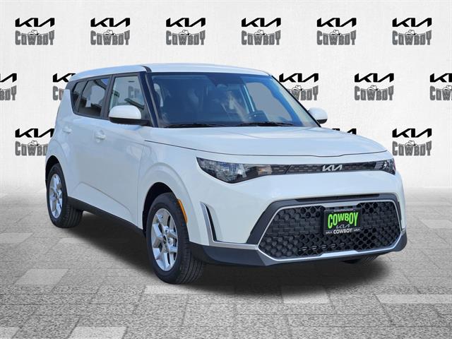 2025 Kia Soul LX's photo