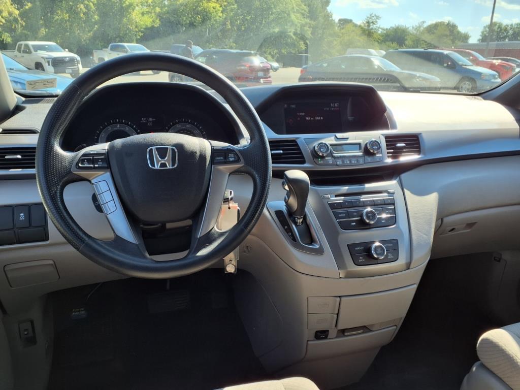 2016 Honda Odyssey LX photo 9