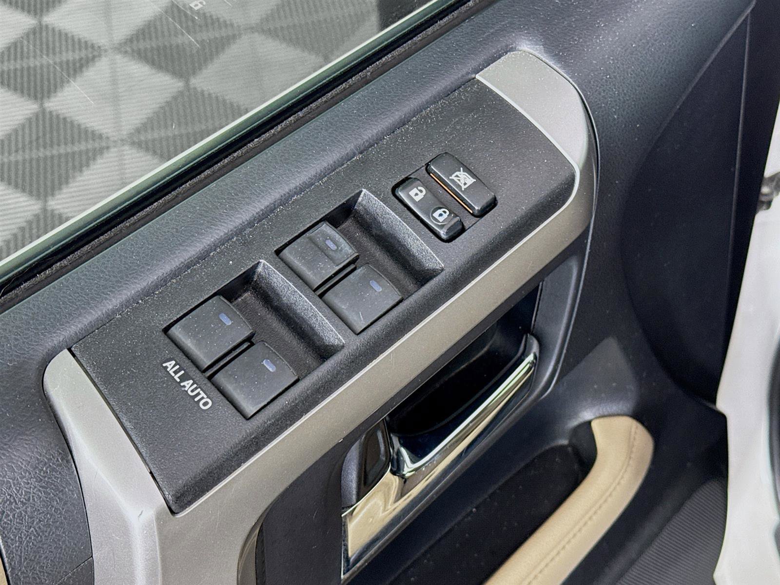 2015 Toyota 4Runner SR5 photo 17