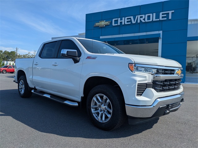 2024 Chevrolet Silverado 1500 LT photo 2