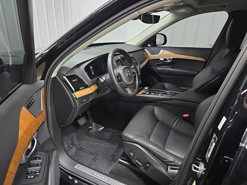 2024 Volvo XC90 B5 Plus photo 28