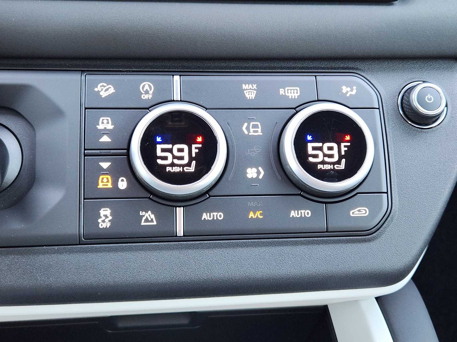 2025 Land Rover Defender 110 S photo 17