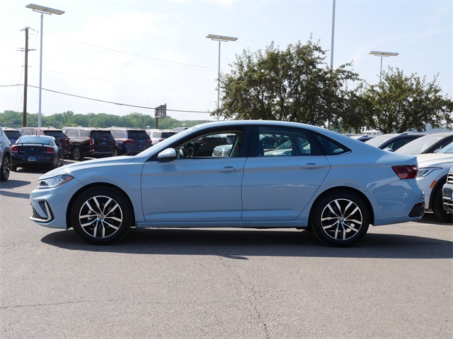 2025 Volkswagen Jetta 1.5T SE photo 3